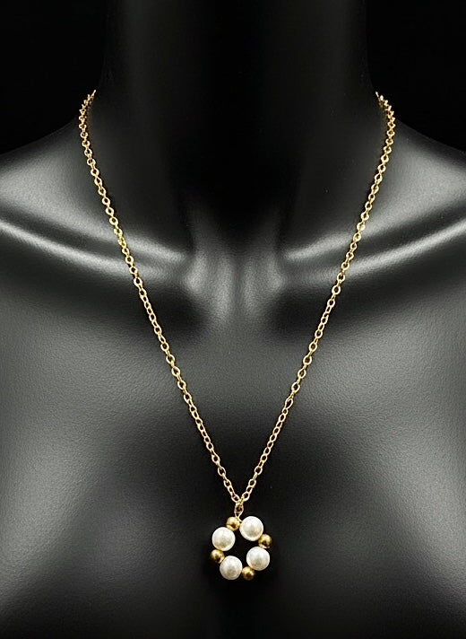 Lumina Pearly Necklace