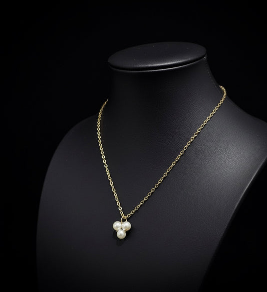 Pearl Clover Pendant Necklace