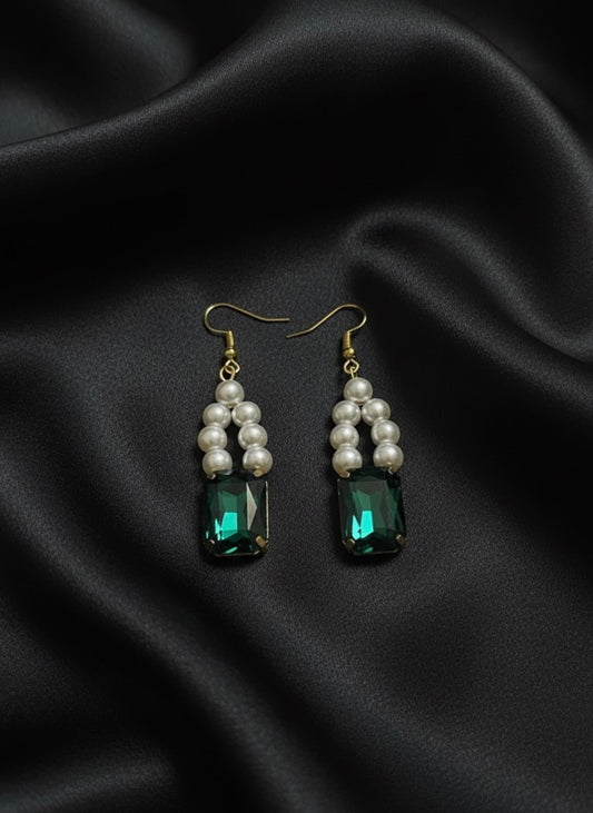 Simulated Emerald Stone & Pearls Earring