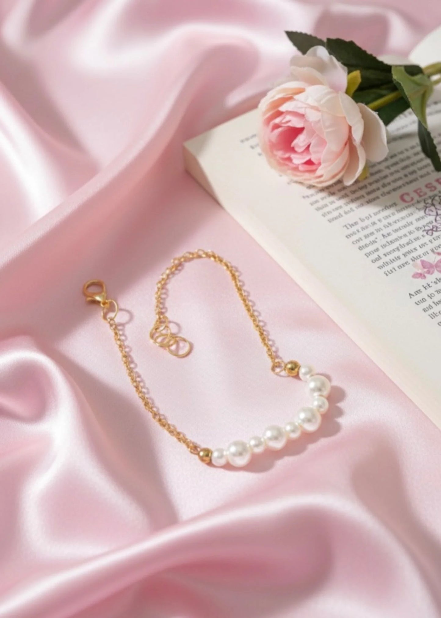 Classic Pearl & Gold Bracelet