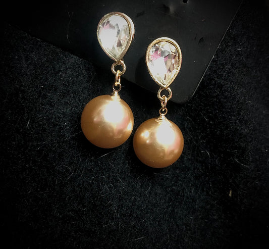 Golden Pearl Drop Ear Wear