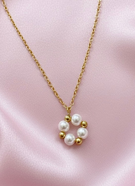 Lumina Pearly Necklace