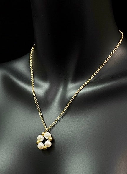 Lumina Pearly Necklace