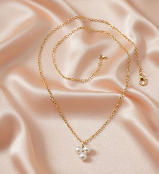 Pearl Clover Pendant Necklace
