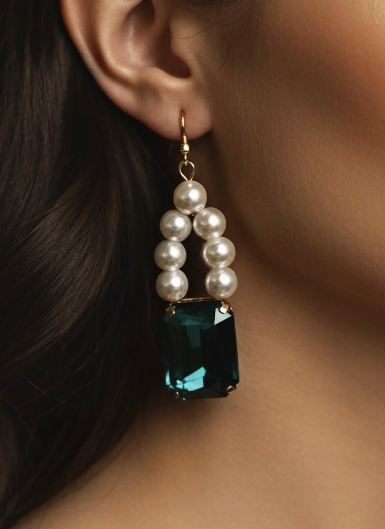 Simulated Emerald Stone & Pearls Earring